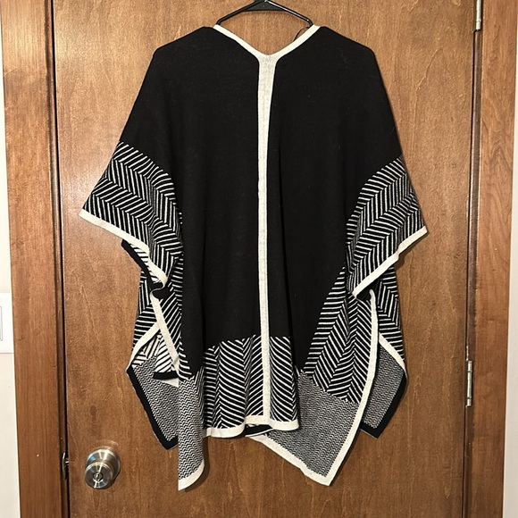 Adrienne Vittadini Wool Blanket/Travel Wrap - Picture 5 of 6